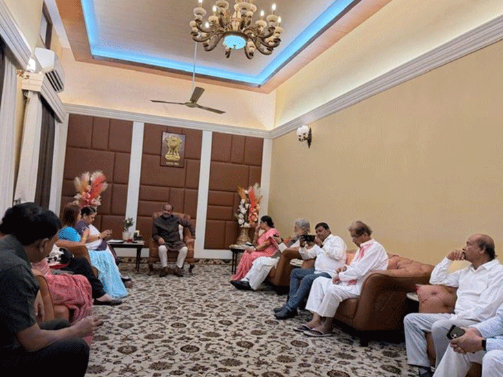 अभिषेक बनर्जी से ED की पूछताछ जारी: कैश फॉर जॉब स्कैम में रिश्वत लेने का आरोप; फर्जी साइन मामले में CID ने कल पूछताछ की थी s11781467494 1 1781504569