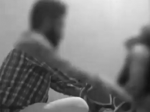 आरोपी अय्याज उर्दू में मंत्र पढ़ते हुए महिला के चेहरे पर फूंक मार रहा था।