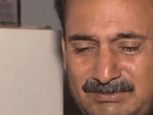 मीडिया से बात करते हुए मच्छिंद्र उगले।