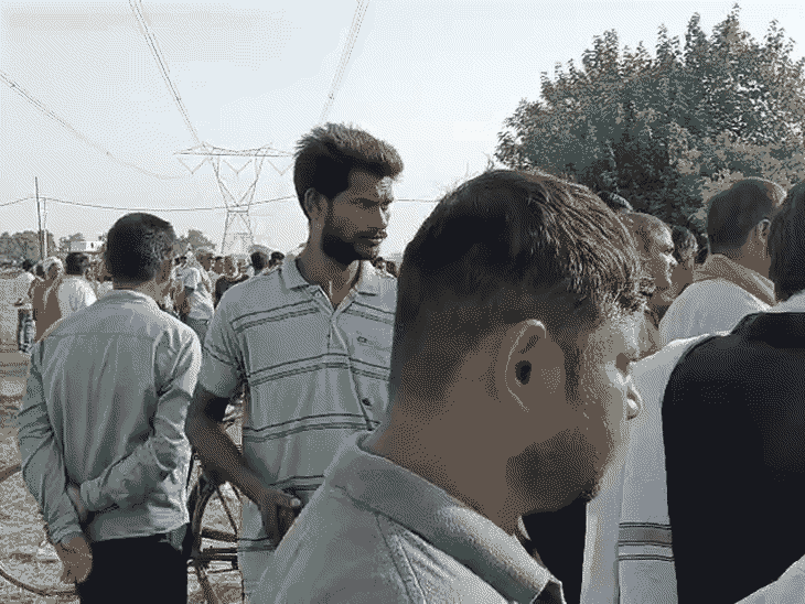 पुलिस ने आसपास के लोगों से पूछताछ की। फोरेंसिक टीम बुलाई गई है।