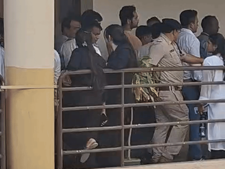 गिरिबाला और समर्थ को वीडियो कॉन्फ्रेंसिंग के जरिए कोर्ट के सामने पेश किया गया था। - Dainik Bhaskar