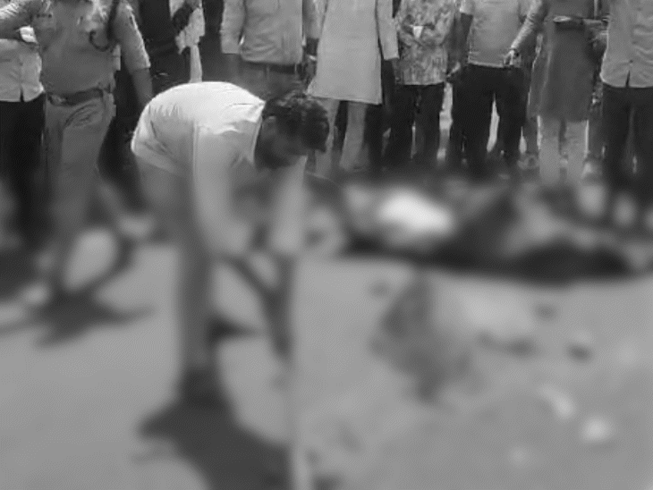 फावड़े की मदद से शरीर के हिस्सों को इकट्ठा किया गया
