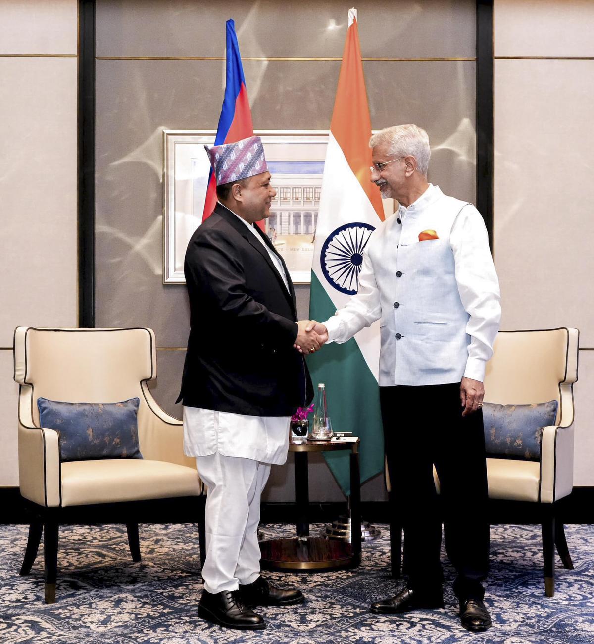 नेपाल के विदेश मंत्री शिशिर खनाल ने 6 जून को नई दिल्ली में भारतीय विदेश मंत्री जयशंकर से मुलाकात की थीो।