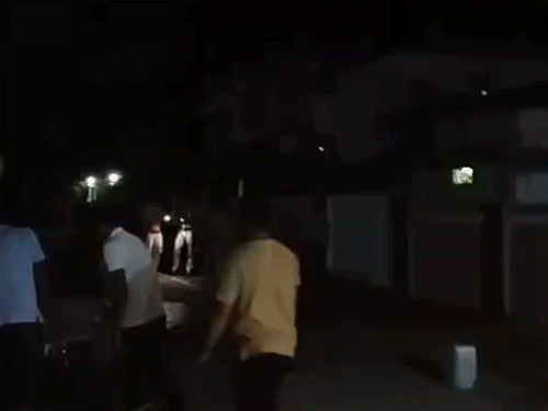 फायर ब्रिगेड की टीम ने काबू बुझाया, लेकिन तब तक मौत हो चुकी थी।