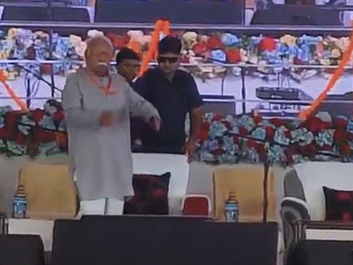 मोहन भागवत महाराणा प्रताप की जयंती कार्यक्रम में शामिल होने के लिए मंगलवार को ही उदयपुर पहुंच गए थे। बुधवार सुबह 10 बजे वे सभा में पहुंचे।