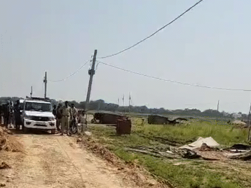 आरोपी ने घर से निकलकर पुलिस टीम पर फायरिंग की।