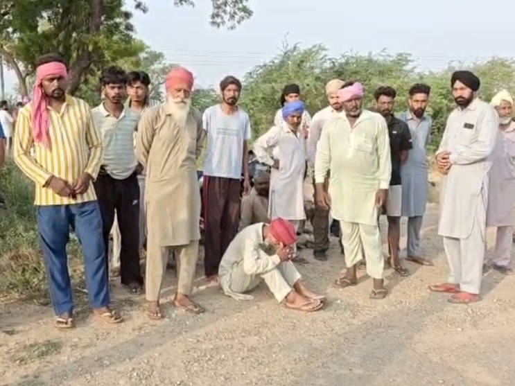 मौके पर मौजूद मृतक के पिता।