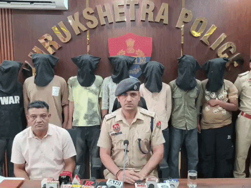 कुरुक्षेत्र पुलिस की गिरफ्त में कार लूटकांड के आरोपी।