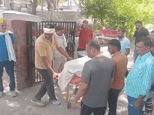 शव को कब्जे में लेकर सोनीपत के सिविल हॉस्पिटल से खानपुर भेजा गया है, जहां पोस्टमॉर्टम करवाया जा रहा है।