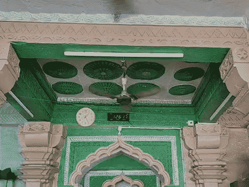 अंजुमन इंतेजामिया मसाजिद कमेटी ने 1034 में मस्जिद बनने का दावा किया।