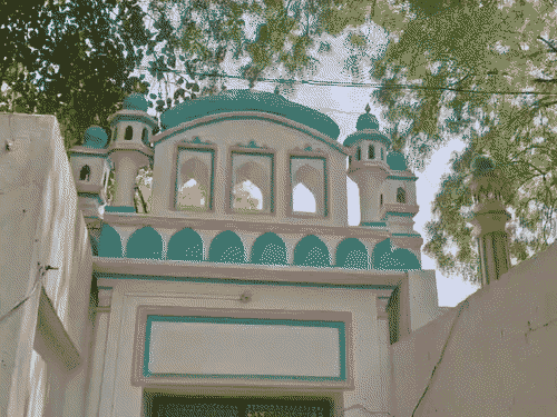 मस्जिद गंज शहीदा को रेलवे ने अवैध का नोटिस चस्पा कर दिया।
