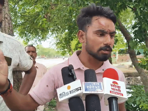 घायल अभिषेक शर्मा ने बताया- गाड़ी का टायर फटने से हादसा हो गया।