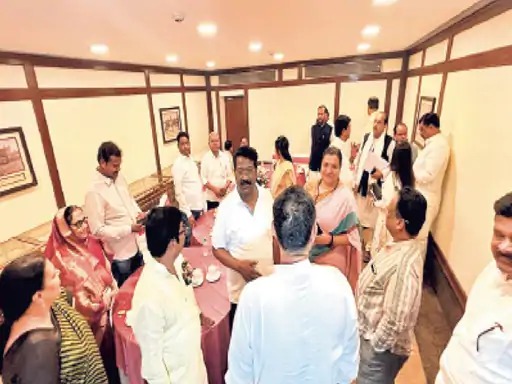 एक्सपर्ट की मानें तो क्रॉस वोटिंग होने पर ही नाथवाणी की जीत होगी।