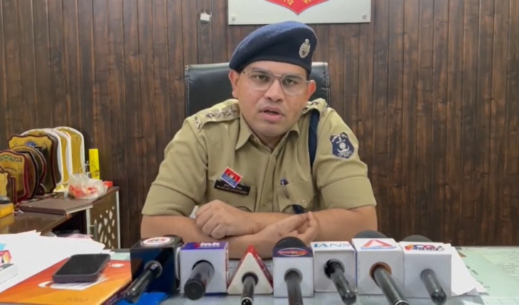 छावनी सीएसपी प्रशांत पैकरा ने कहा कि मामले की जांच की जा रही है।