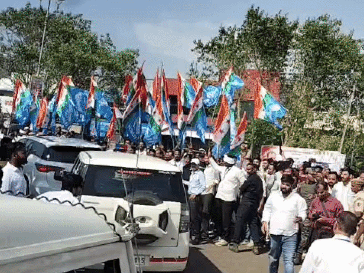 राहुल के काफिले को एयरपोर्ट से बाहर निकालने में काफी मशक्कत करनी पड़ी.