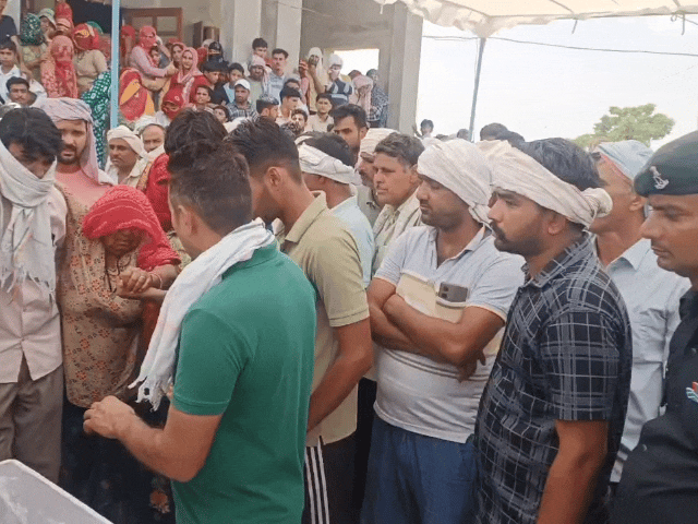अग्निवीर प्रदीप कुमार की अंतिम विदाई के वक्त की तस्वीरें।