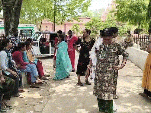 थाने पहुंचे दोनों पक्षों में समझौता हो गया, लेकिन पुलिस ने प्रतिबंधात्मक कार्रवाई की है।