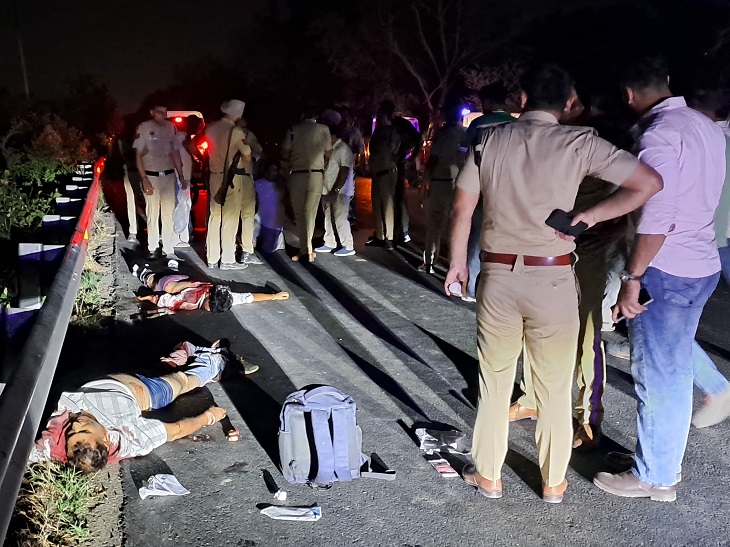 बुडशाम गांव के पास दिल्ली नहर बाईपास रोड पर पड़े अंकुश और राहुल के शव।