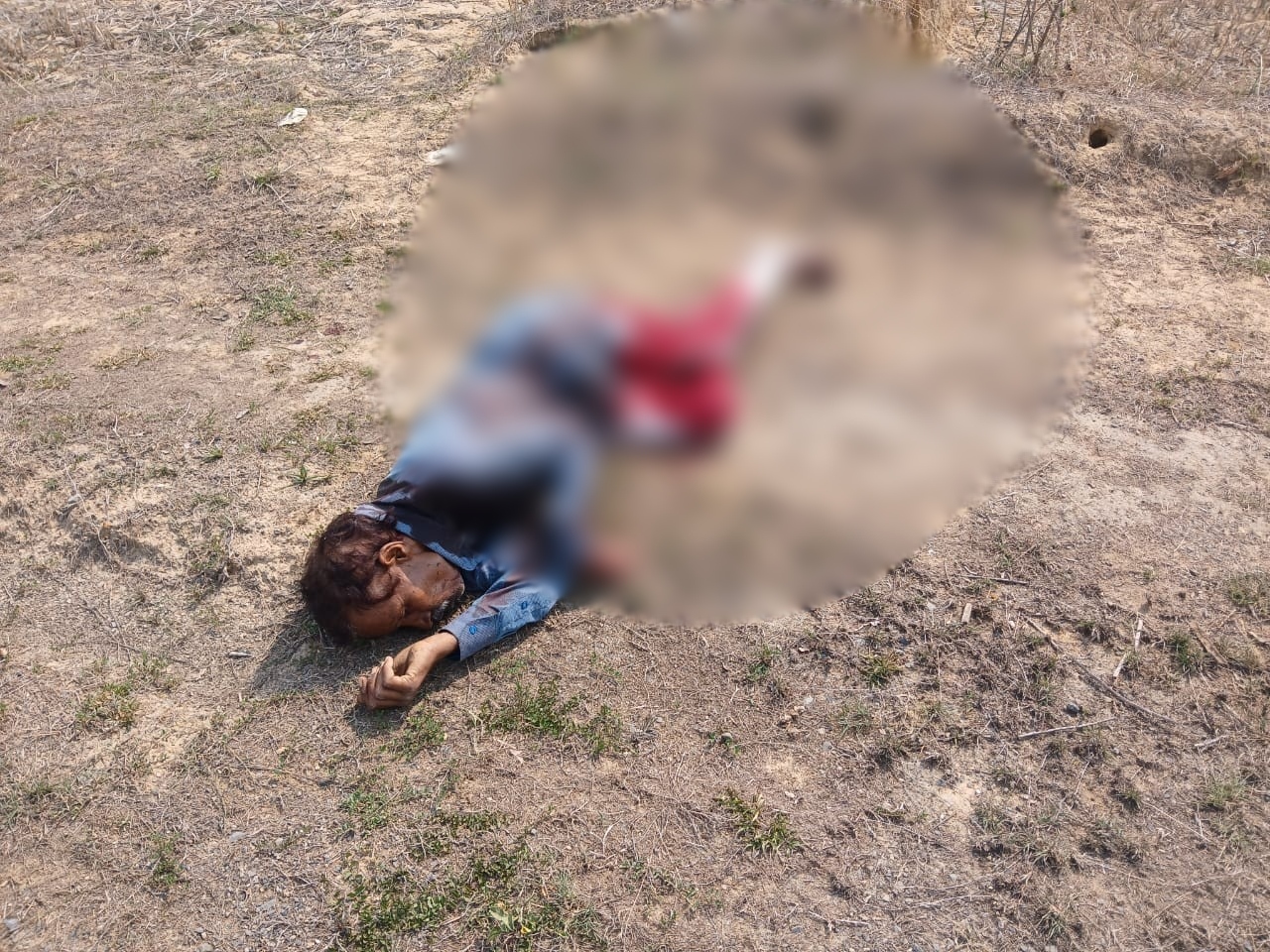 गंभीर चोटों के कारण मौके पर ही मृत्यु हो गई।