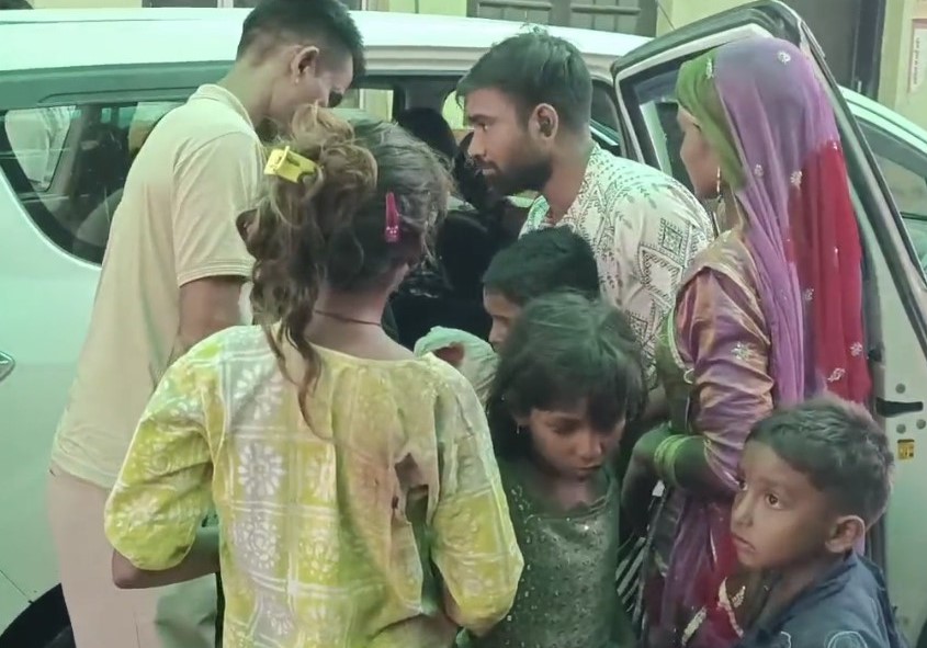 हादसे में बस में सवार 20 से ज्यादा यात्री घायल हो गए। इन्हें सरदारशहर उपजिला अस्पताल में भर्ती कराया गया है।
