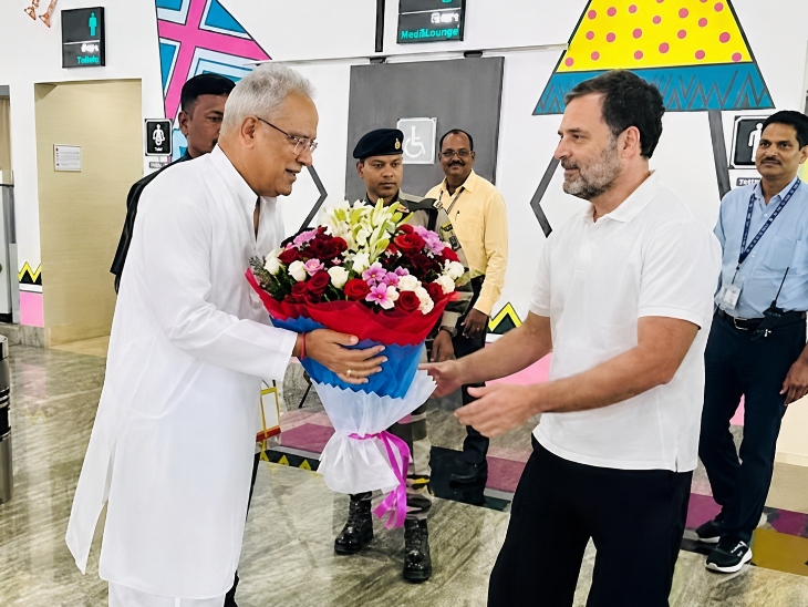 सितंबर 2023 में राहुल गांधी रायपुर पहुंचे थे, तब मुख्यमंत्री रहते भूपेश बघेल ने उनका स्वागत किया था।