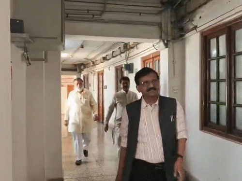 Shiv Sena Crisis Live Update; Uddhav Thackeray Ubt Mp Vs Eknath Shinde 2 गुरुवार सुबह संजय राउत, अनिल देसाई और अरविंद सावंत संसद भवन में मौजूद शिवसेना (Ubt) के ऑफिस पहुंचे। - Dainik Bhaskar
