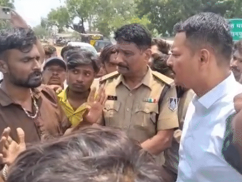 सचिन राजपूत सोहागपुर विधायक के करीबी हैं।