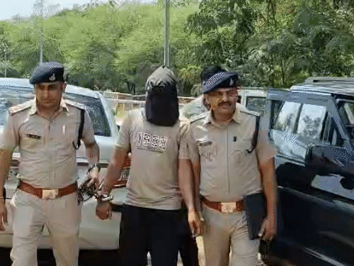 पुलिस टीम ने 24 घंटे के अंदर आरोपी को पकड़ लिया.