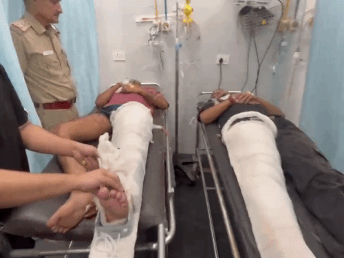 दोनों आरोपियों को सेक्टर-16 के अस्पताल में भर्ती कराया गया है।