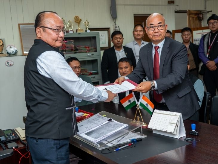 के लल्टलुआंगकिमा (रेड टाई में) ने 5 जून को राज्यसभा चुनाव के लिए नामांकन भरा था।