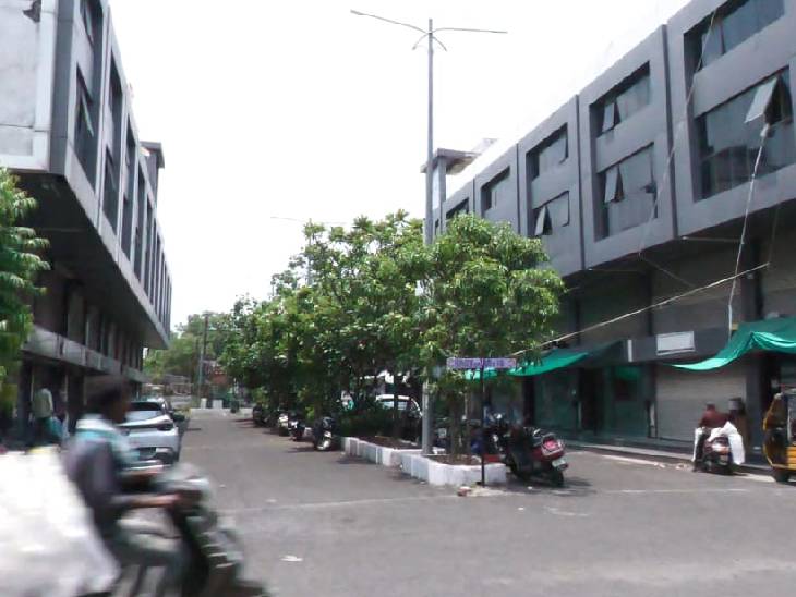 रेडीमेड गारमेंट एवं फैशन डिजाइनिंग क्लस्टर जबलपुर में स्थित है।