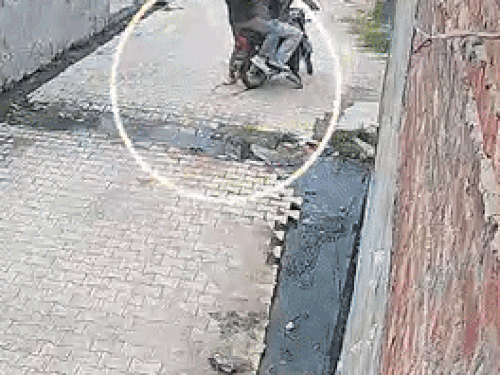 CCTV में कैद हुई वारदात।