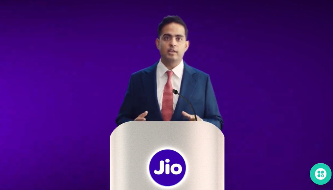 जियो प्लेटफॉर्म के एमडी आकाश अंबानी हैं। उन्होंने इस एजीएम में जियो के फ्यूचर प्लान की जानकारी दी।