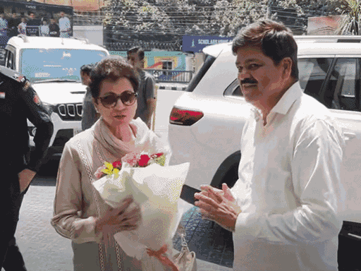 कांग्रेस नेताओं के साथ मैराथन बैठक के बाद पार्टी की प्रदेश प्रभारी कुमारी शैलजा गुरुवार को अचानक देहरादून चली गईं।