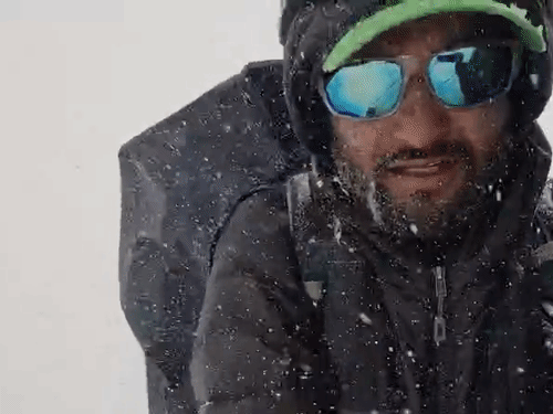 पूरे अभियान का नेतृत्व दिनेश सिंह दानू कर रहे थे जिन्हें बर्फीले पहाड़ों पर ट्रैकिंग का अच्छा अनुभव है।