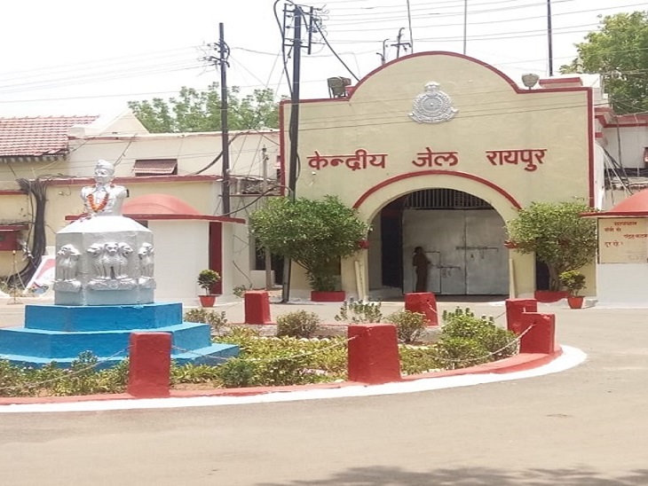 आपराधिक मामले में छात्र वर्तमान में रायपुर सेंट्रल जेल में बंद है।