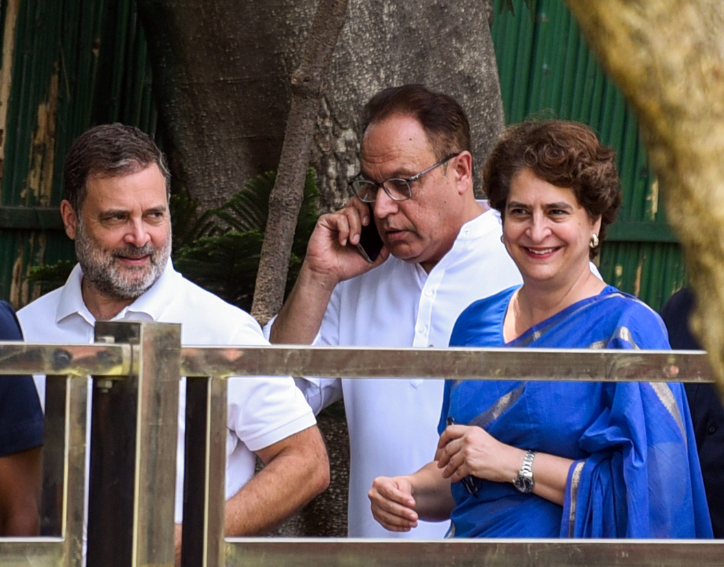 राहुल शुक्रवार सुबह कांग्रेस मुख्यालय पहुंचे। लगातार तीसरे साल कार्यकर्ताओं के साथ जन्मदिन मनाया।