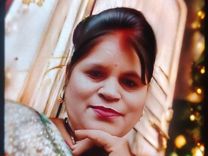 महिला आशा यादव की हत्या कर दी गई.