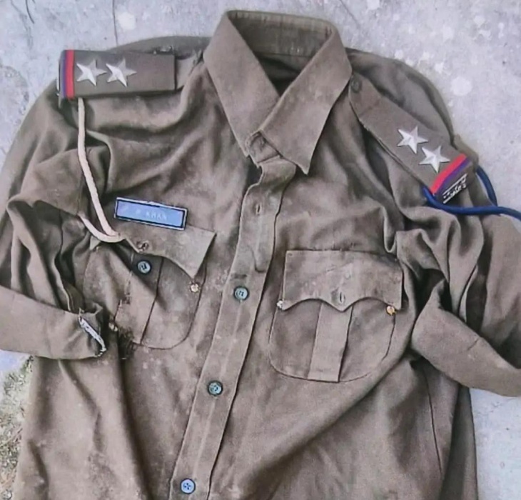 पुलिस की यह वर्दी रतलाम की फैक्ट्री से बरामद की गई है.