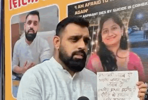 जानकारी देते हुए आप वर्कर विशाल।