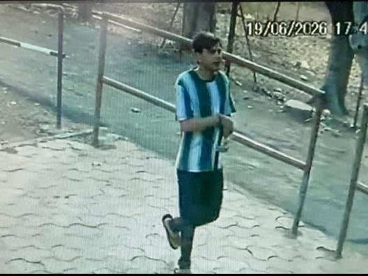 कॉलेज के दूसरे सीसीटीवी कैमरे में चोर की तस्वीरें कैद हो गईं।
