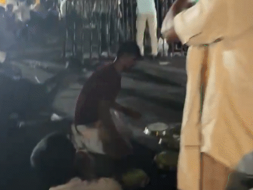 CJP के कार्यकर्ता समय सीमा खत्म होने के बाद भी जंतर-मंतर पर प्रदर्शन कर रहे हैं। - Dainik Bhaskar