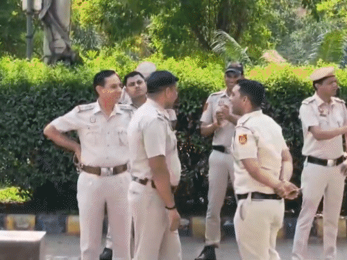 दिल्ली में पुलिस भी मॉक ड्रिल में शामिल हुई।