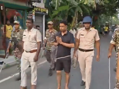 15 জুন: জাহাঙ্গীরের কোমরে একটি দড়ি বাঁধা ছিল। তাকে জনগণের কাছে ক্ষমা চাইতে দেখা গেছে।
