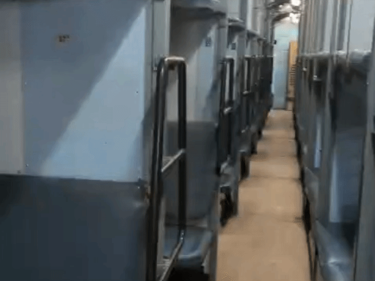 स्पेशल ट्रेन भोपाल स्टेशन पर आधी से ज्यादा खाली रही।