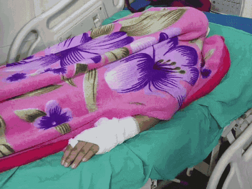 युवक लाडवा के सरकारी अस्पताल में इलाज कराने पहुंचा था। यहां प्राथमिक उपचार के बाद उसे कुरुक्षेत्र सिविल अस्पताल रेफर कर दिया गया।