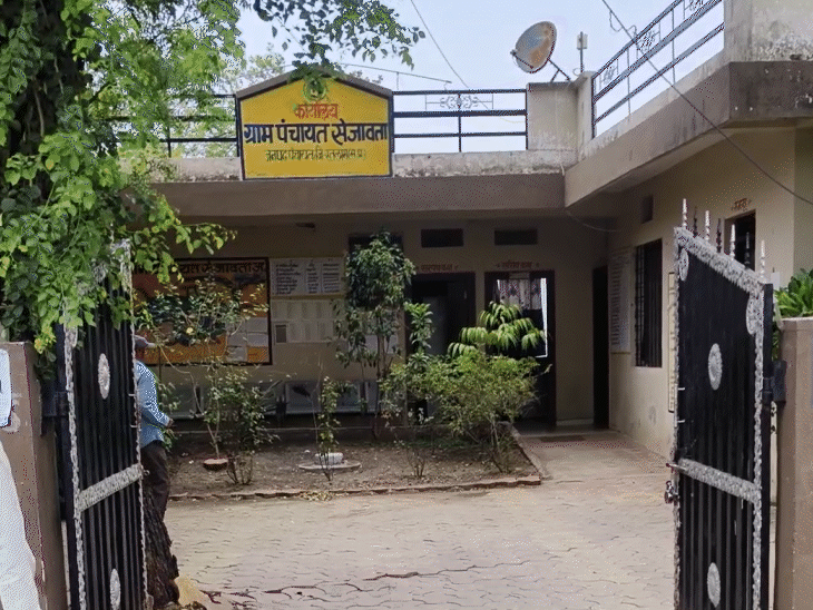 सेजावता ग्राम पंचायत में ही स्वास्थ्य केंद्र बनाया गया है।