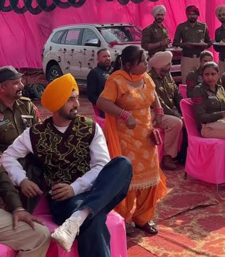 Ranjeet Kaur standing with Diljit Dosanjh during the shooting.