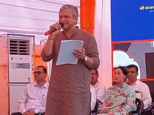 रेल मंत्री अश्विनी वैष्णव ने रविवार को सीकर में खाटूश्यामजी-सुंदरपुरा स्टेशन बनाने की घोषणा की।