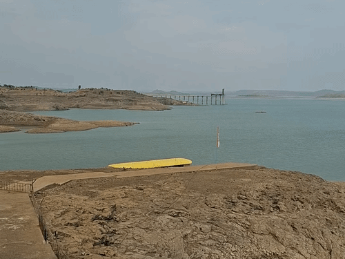 बरगी बांध पर सन्नाटा पसरा हुआ है।
